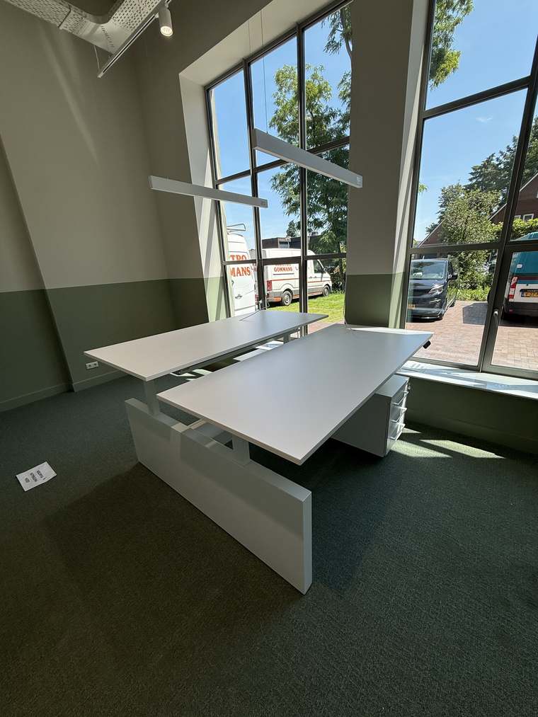 Montage van kantoormeubilair door Assembly Art in Apeldoorn