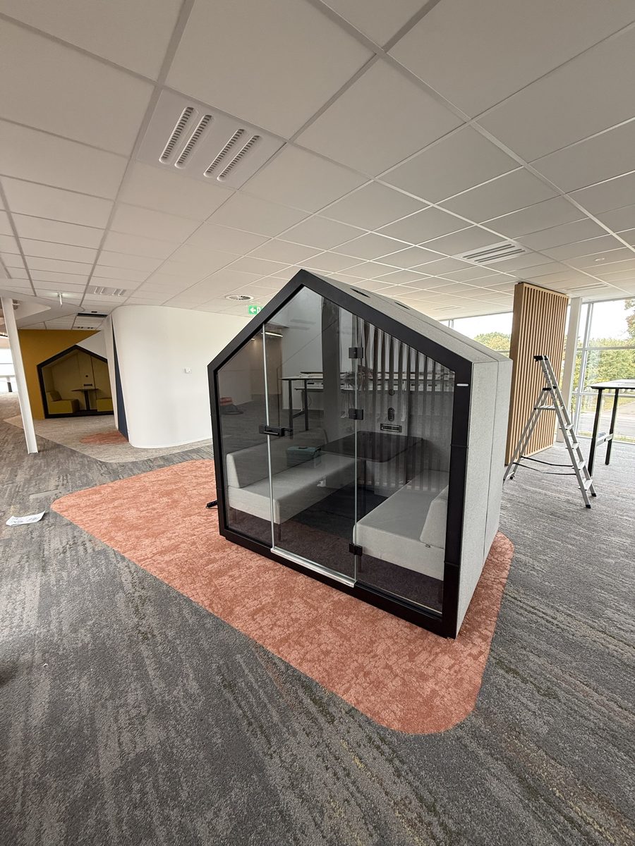 Akoestische pod montage door Assembly Art in Roosendaal