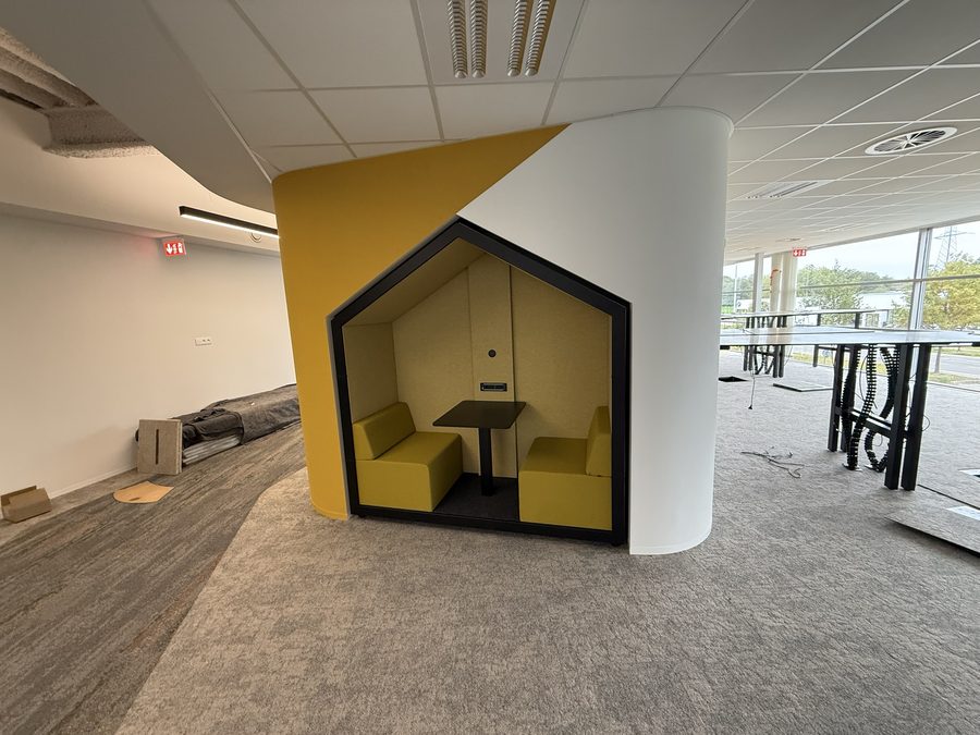 Akoestische pod montage door Assembly Art in Eindhoven