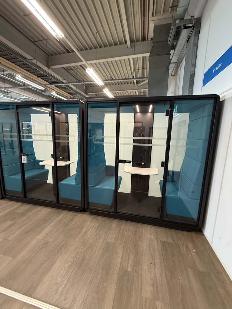 Montage van een akoestische pod door Assembly Art in Breda